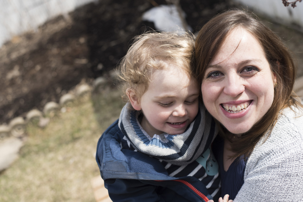 Photographie lifestyle mère enfant extérieur